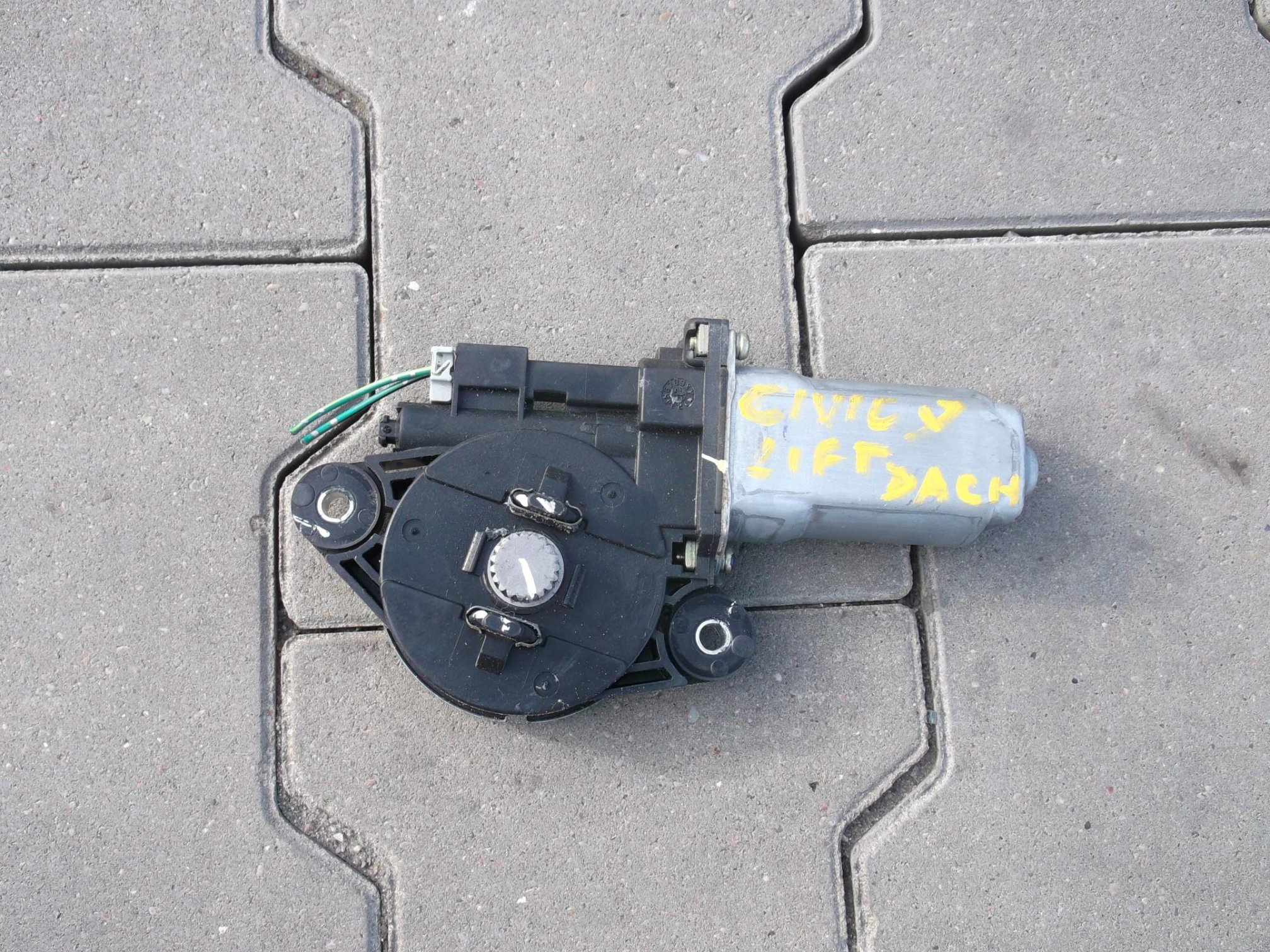 ДВИГУН ЛЮКА HONDA CIVIC 7 LIFT-