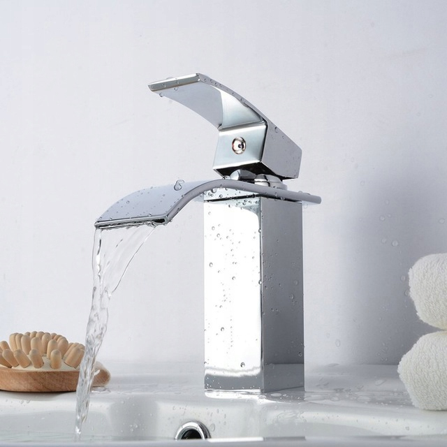 BATERIA UMYWALKOWA STOJĄCA KWADRATOWA WODOSPAD KASKADA NABLATOWA CHROM Marka Focus Sanitar