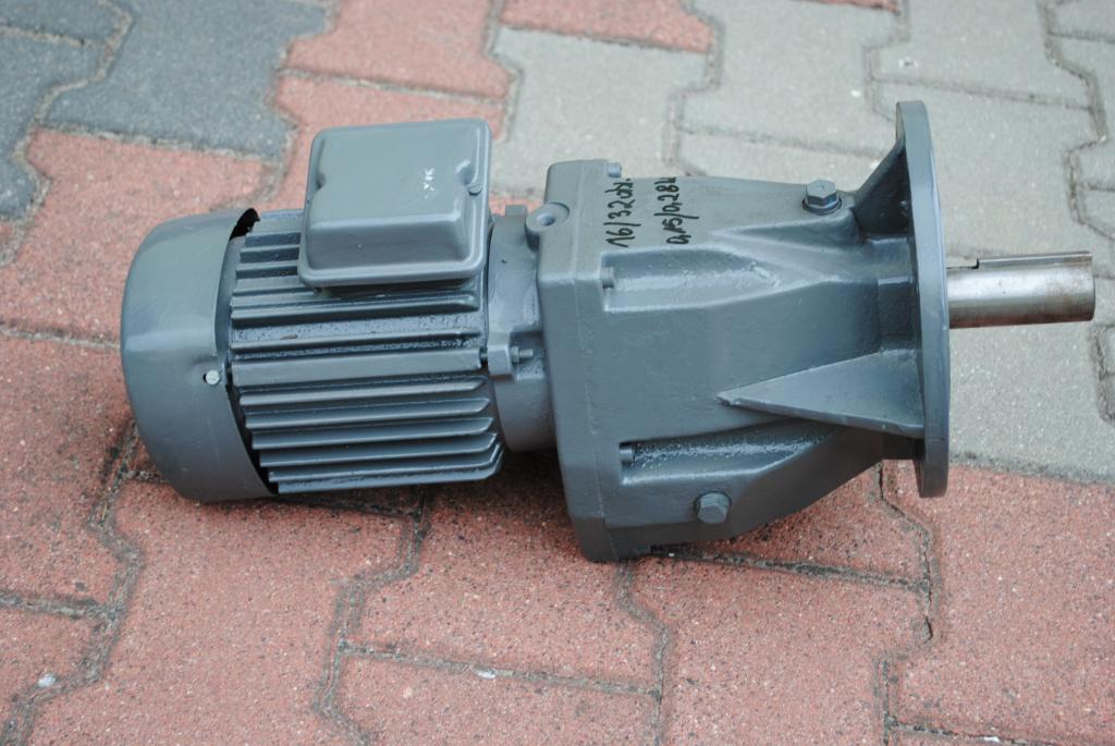 Motoreduktor DWUBIEGOWY 0.15/0.28kw. 16/32obr. Marka VEM