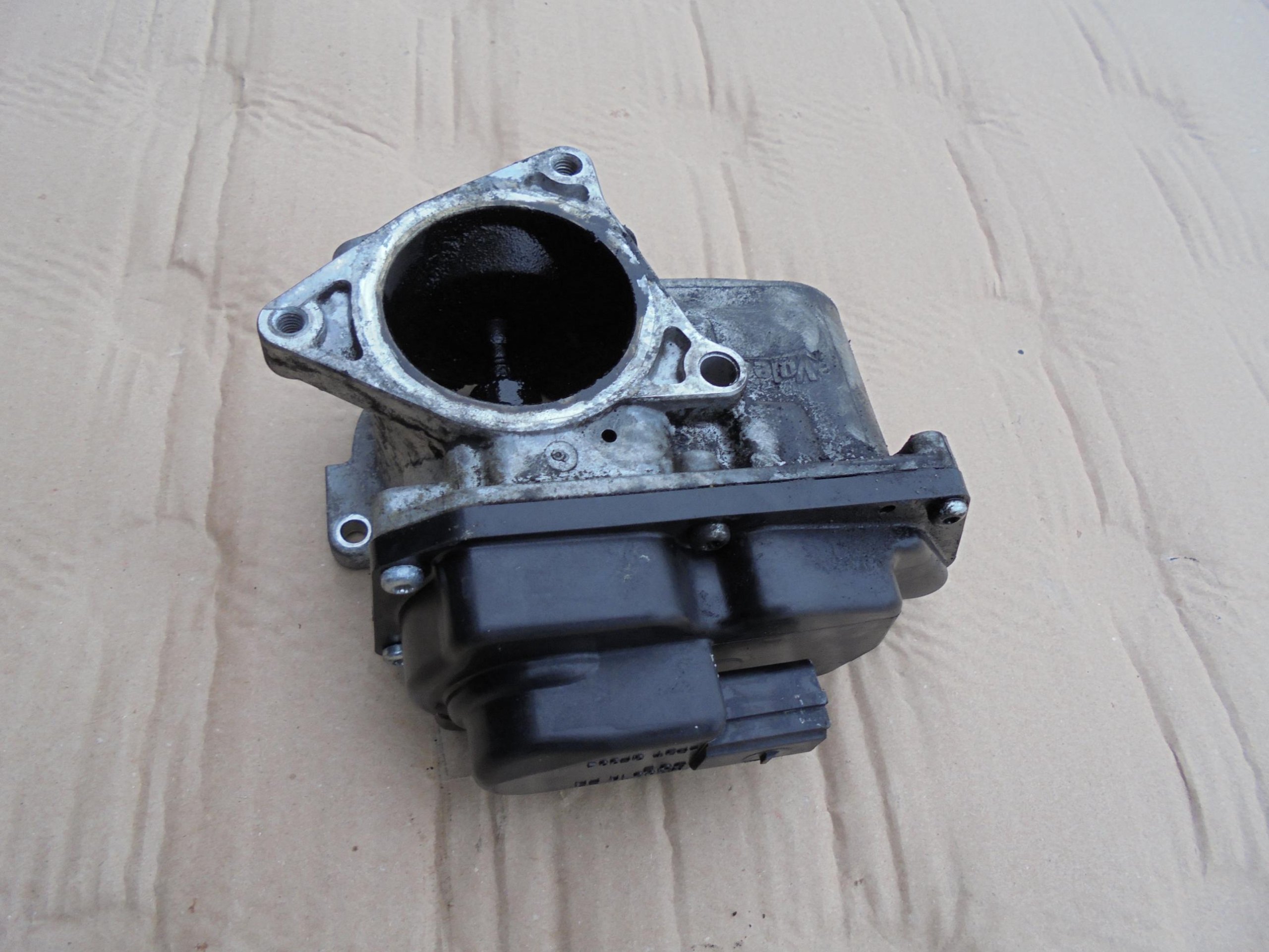 ДРОСЕЛЬНА ЗАСЛІНКА EGR3l131501d VW PASSAT B6 2.0 TDI