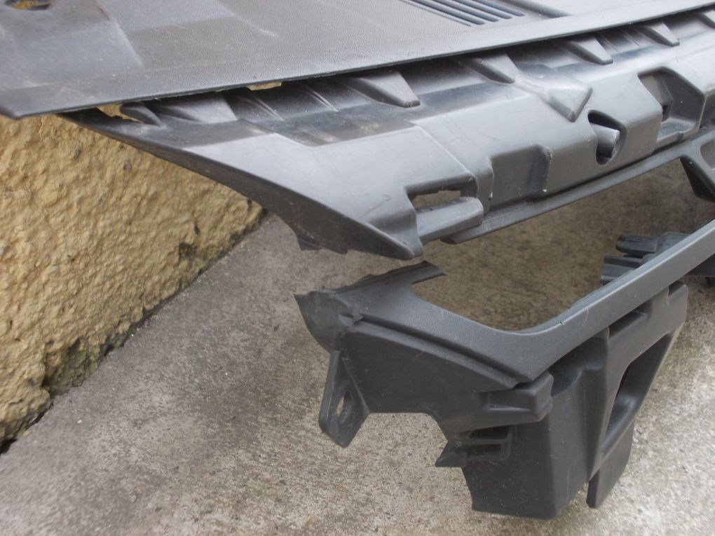 renault CLIO IV решетка радиатора