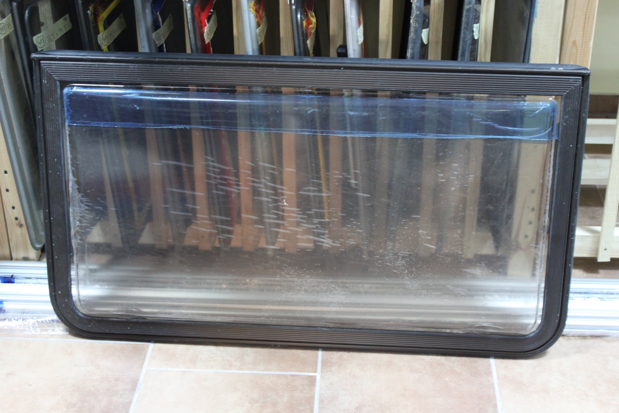 7897867 - Нове скло для каравану 101x57