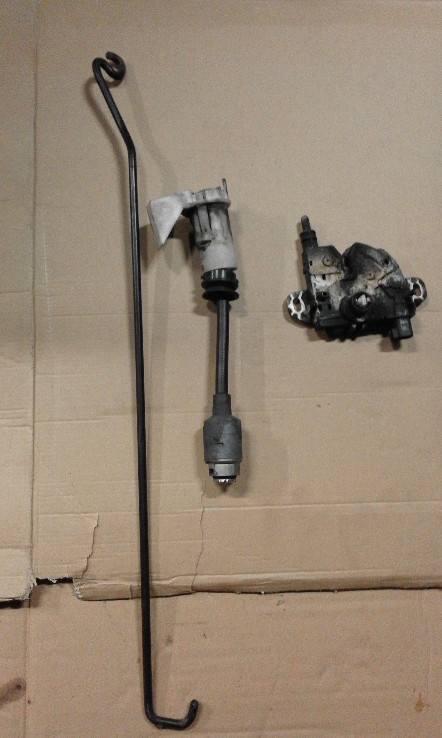 ЗАМОК КАПОТА В ЗБОРІ FORD FOCUS MK2