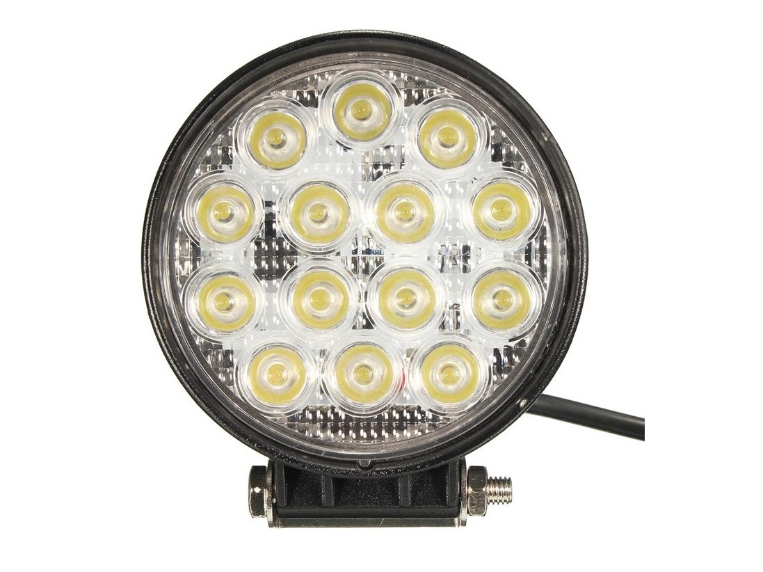 Led дальний. Фара светодиодная p019 42w 14 диодов по 3w. Фара светодиодная круглая 42вт (Ближний) Flood. Фара led 42w/30 12-24v. Фара светодиодная 42w 14 led 12/24v.