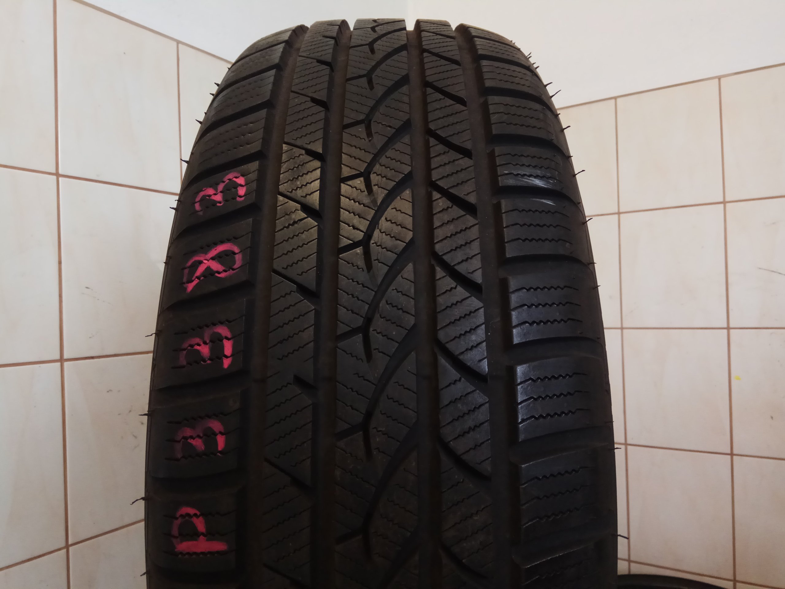 R18 265/60 110V Falken Eurowinter HS439 9,0mm