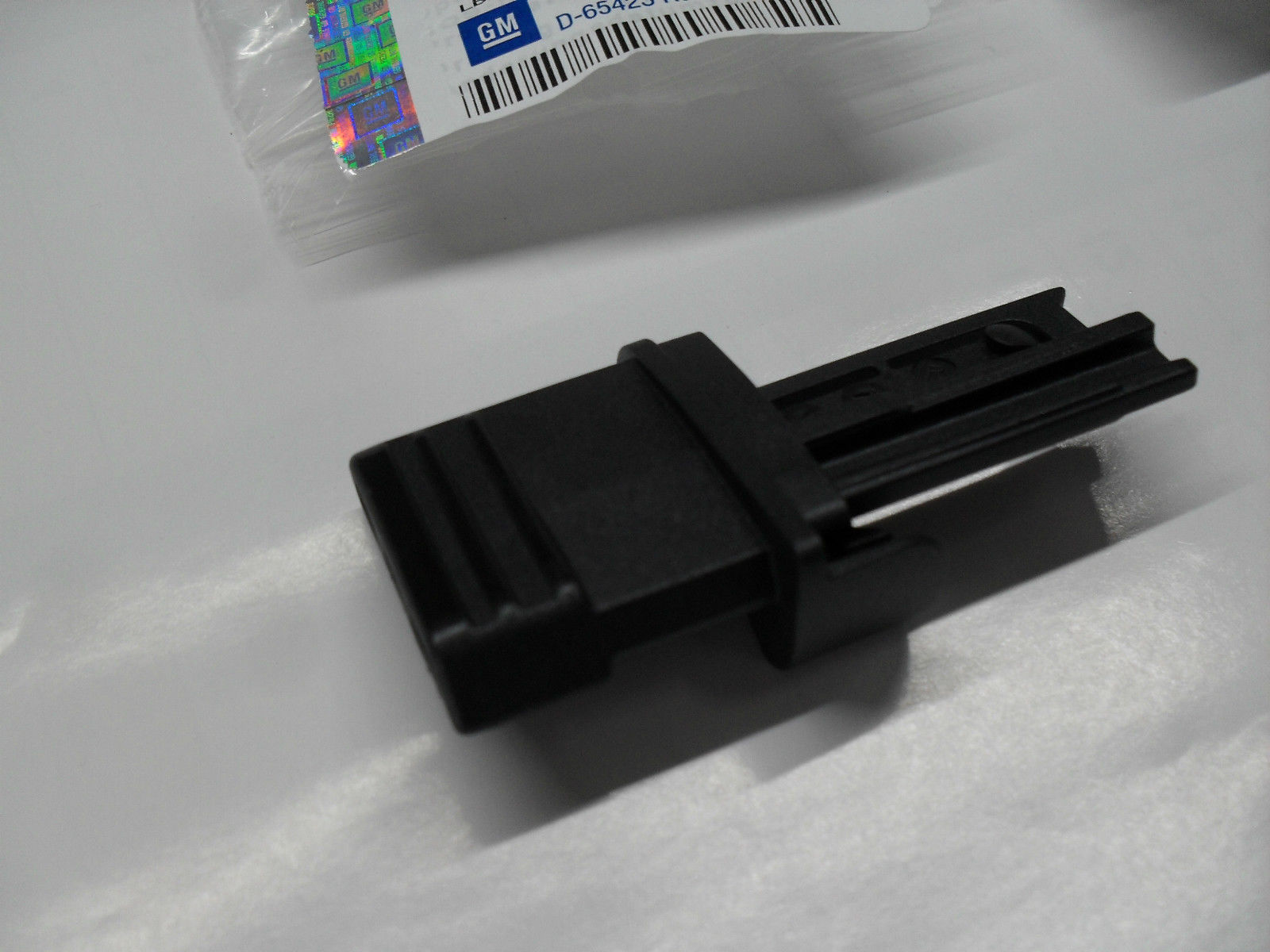 NOWA SPINKA ŚLIZG ROLETY BAGAŻNIKA OPEL INSIGNIA Numer katalogowy części 13431177 13431179