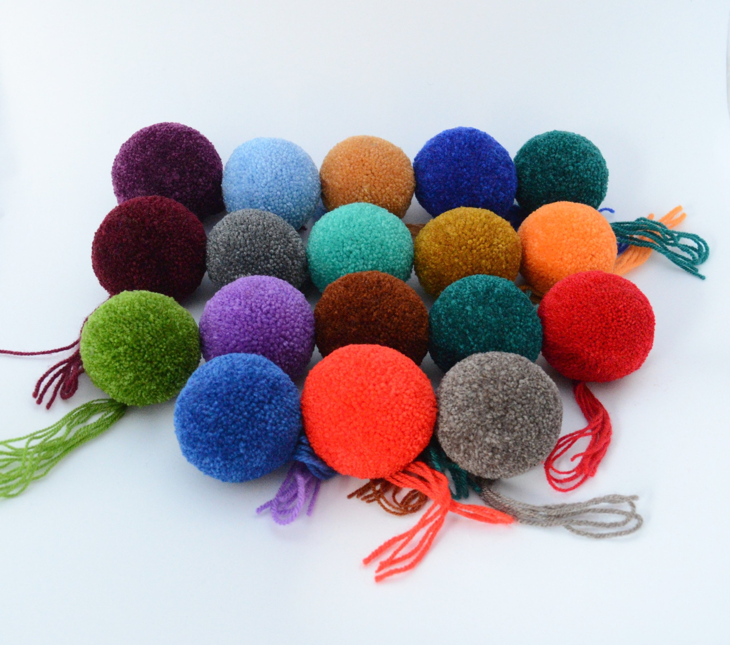 Pompon Kulka Wełna Akryl 100% Kulki 9 cm Pomponik