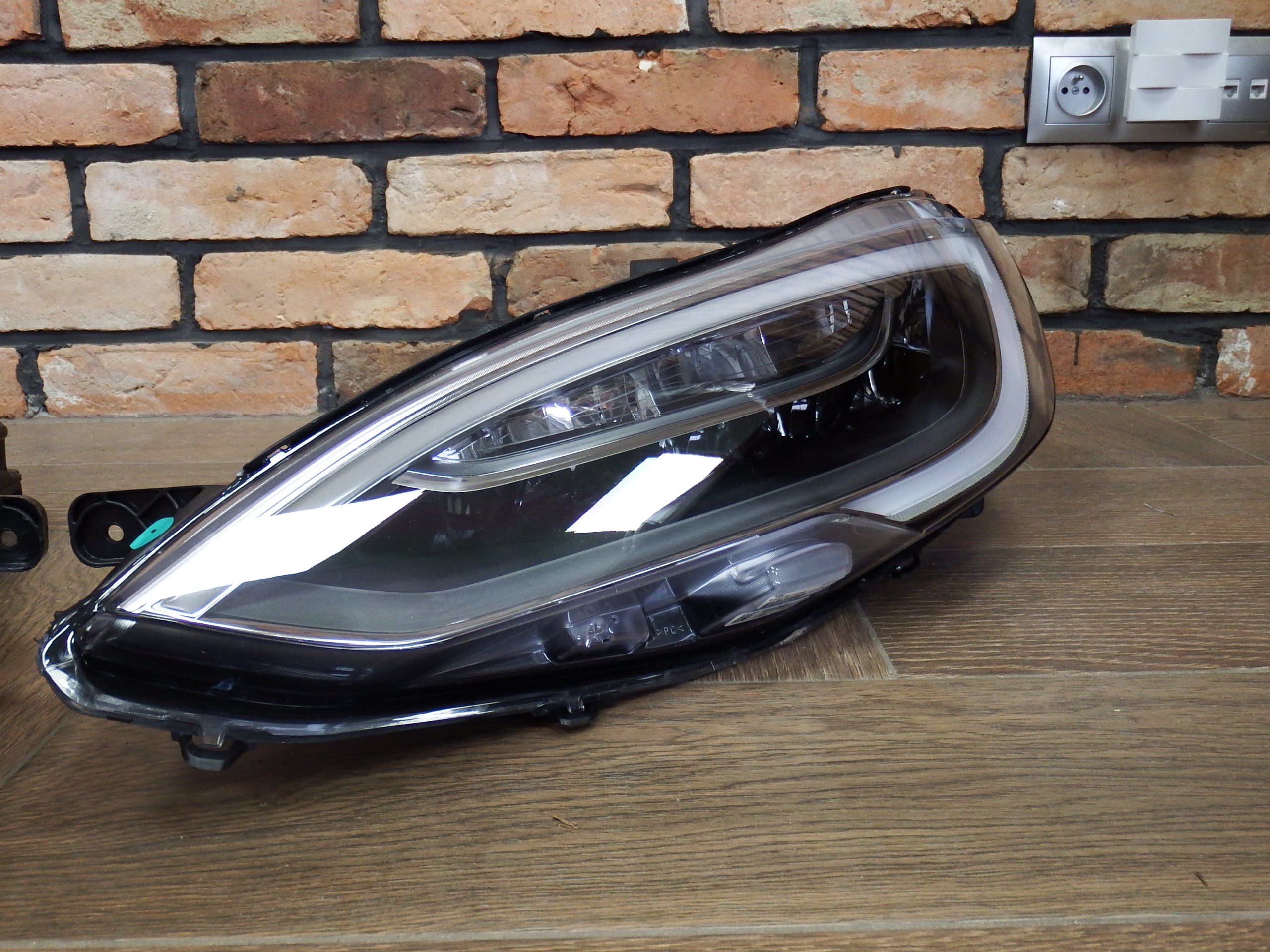 KOMPLET LAMP PRZÓD PRZEDNIE TESLA MODEL S LIFT Producent części Inny