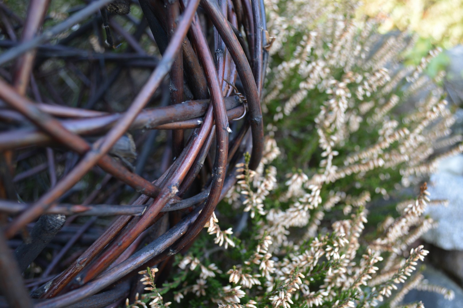 WIKLINOWA DEKORACJA - KULA OGRODOWA Z WIKLINY Producent inna