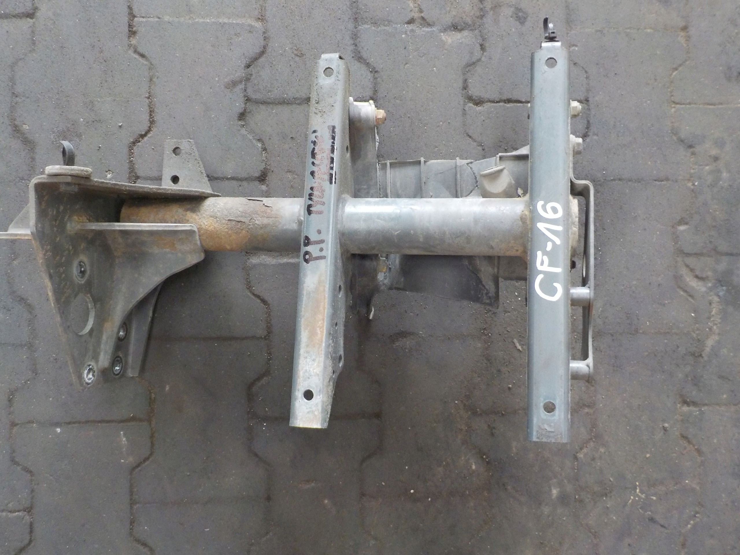 КРЕПЛЕНИЕ КОЛЕСНОЙ АРКИ КРЫЛА ПЕРЕДНИЙ ПРАВЫЙ DAF LF 45