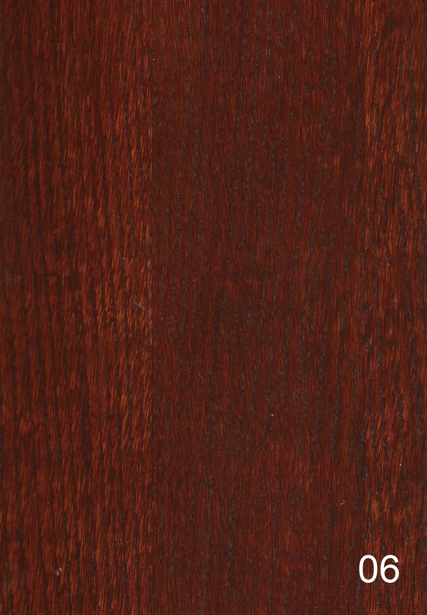 Vitrína lesk, dvere, el. z dreva, farba LR Montáž zmontovaný nábytok