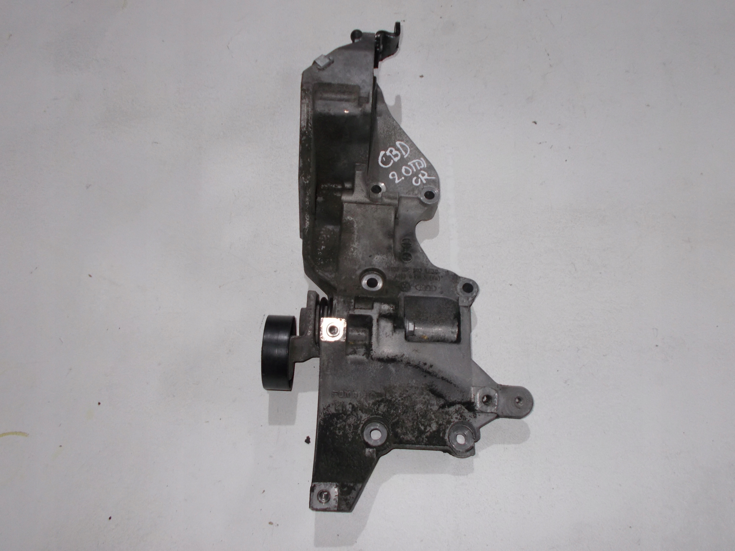 03L903143D - VW AUDI SKODA SKODA 2.0 TDI ЛАПА ГЕНЕРАТОРА