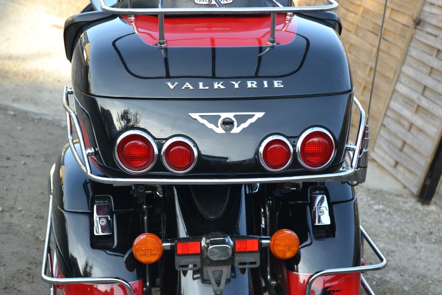 RELING NA KUFER CENTRAL VALKYRIE 1500 INTERSTATE Dopasowanie do pojazdu produkt dedykowany