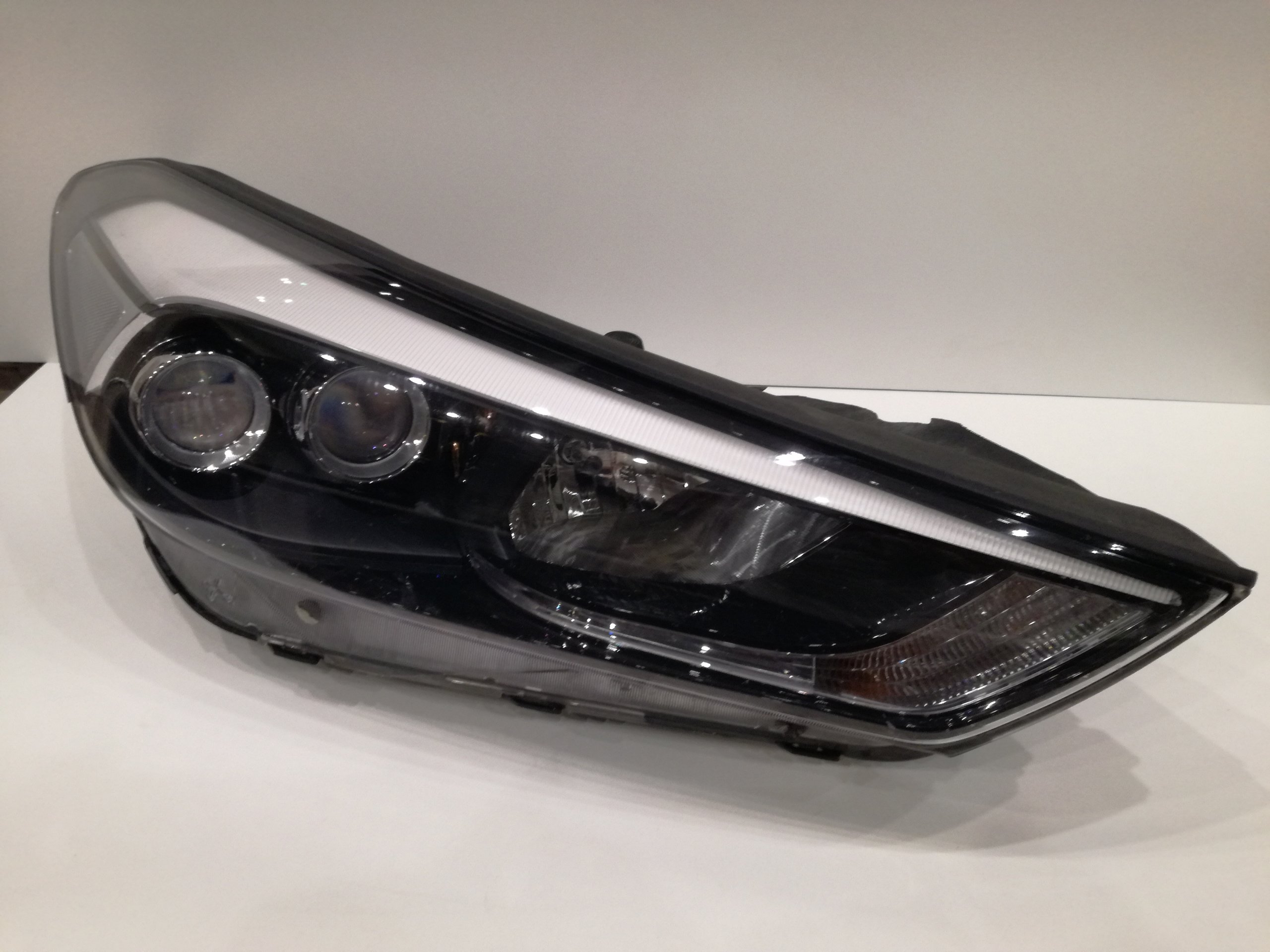 ФАРИ ПРАВИЙ / ФАРА ПРАВА ПЕРЕДНЯ Hyundai Tucson 3 III OE 92102-D7200