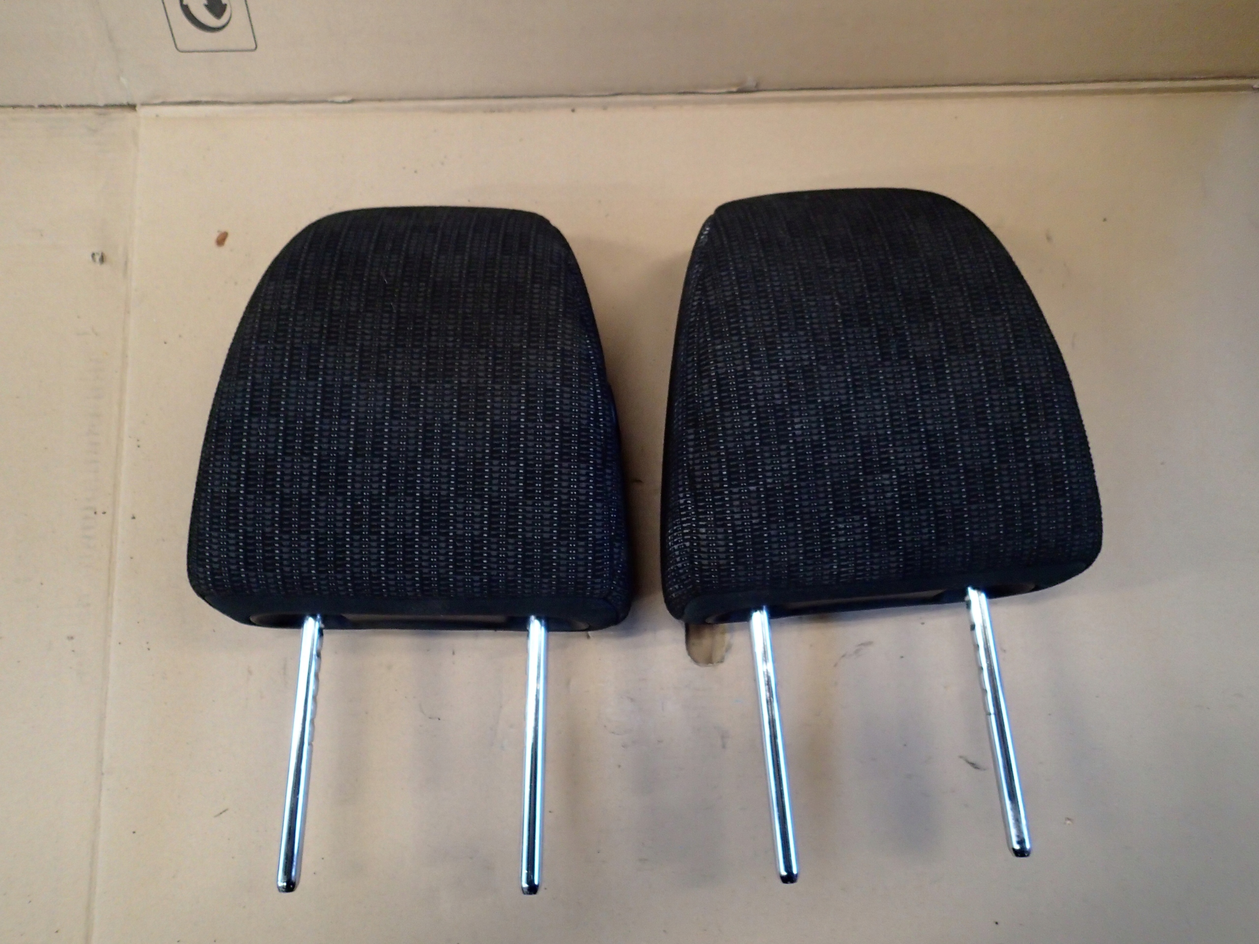 Подголовник передний JAZZ IV 15R - > T5A