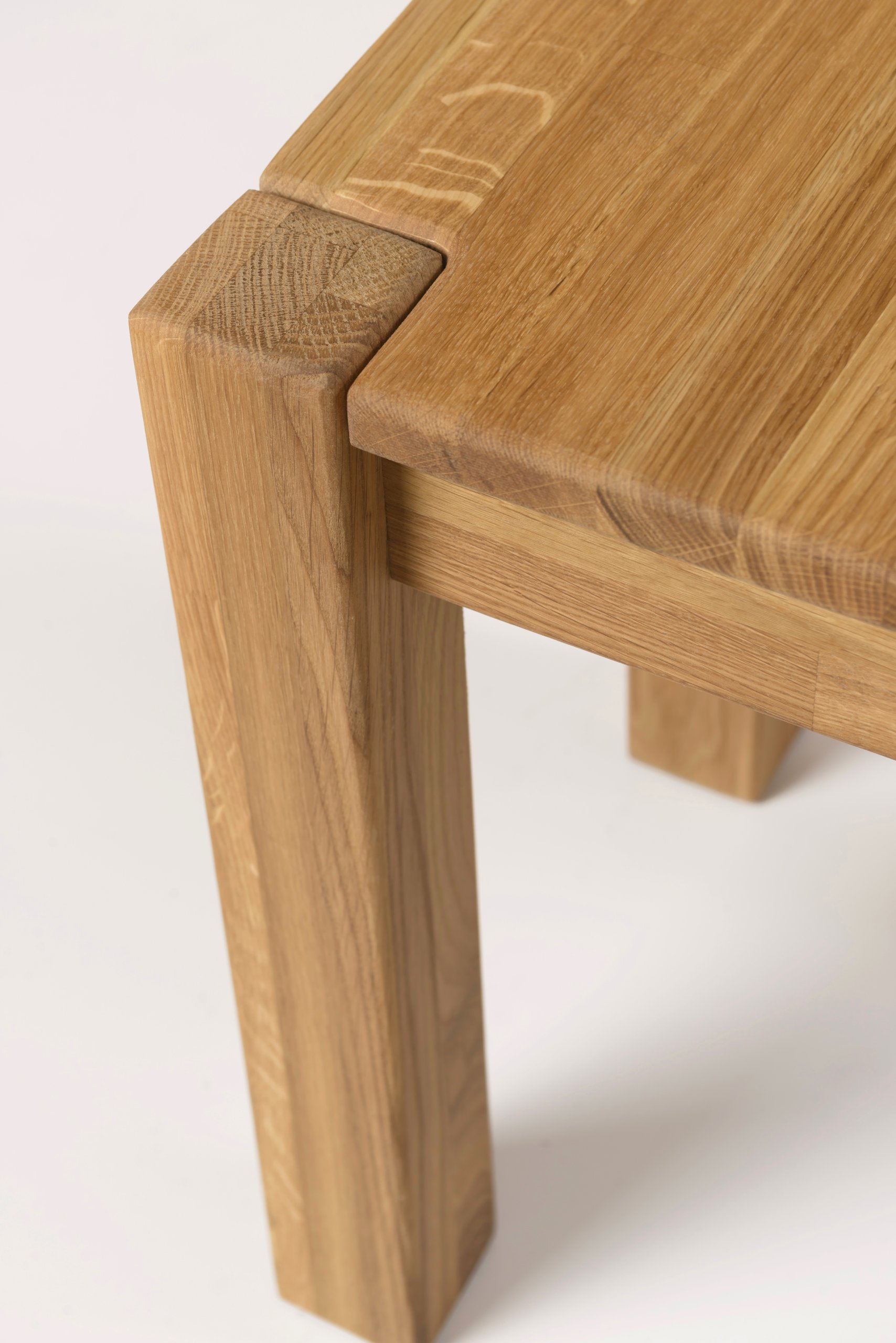 Taboret dębowy 34x34xh45 cm, solidne lite drewno Waga produktu z opakowaniem jednostkowym 9 kg