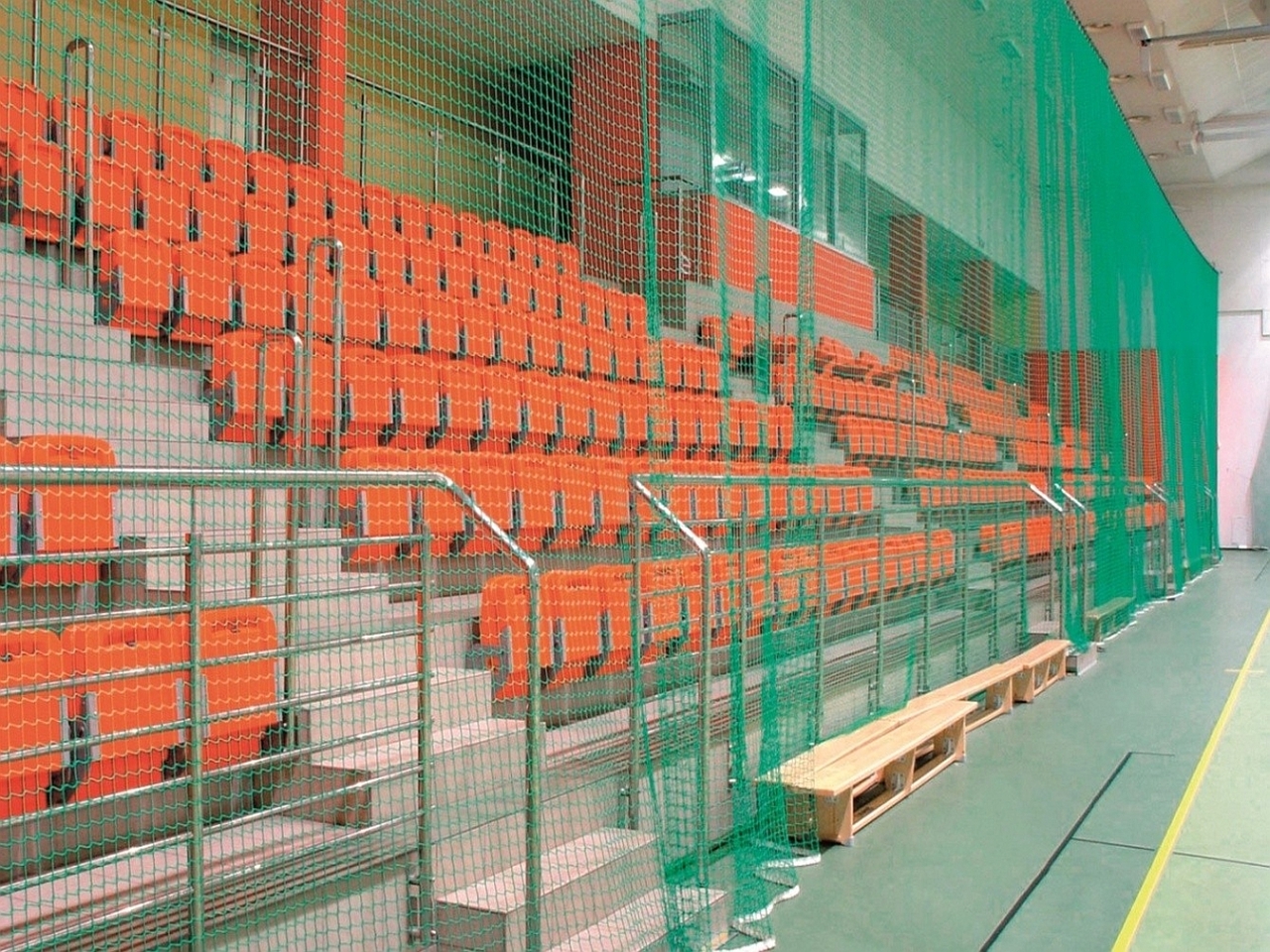 SIATKA SPORTOWA NA OKNA ŚCIANY DO HAL POLIPROPYLEN Wysokość bramki 999 cm