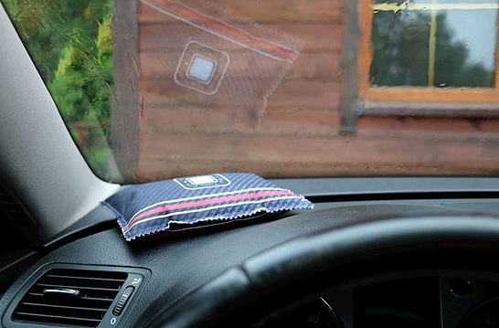 OSUSZACZ DO SAMOCHODU POCHŁANIACZ WILGOCI DO AUTA Pojemność 550 ml