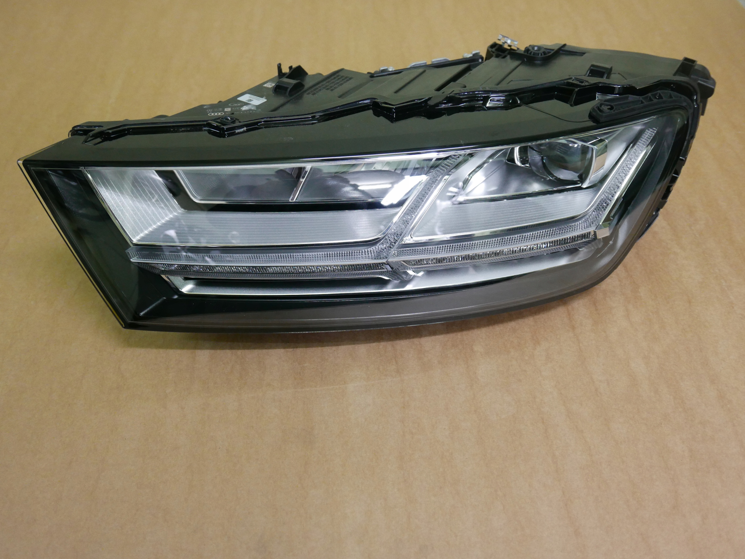 AUDI Q7 4M LAMPA FULL LED 4M0941033 Numer katalogowy części 4M0941033