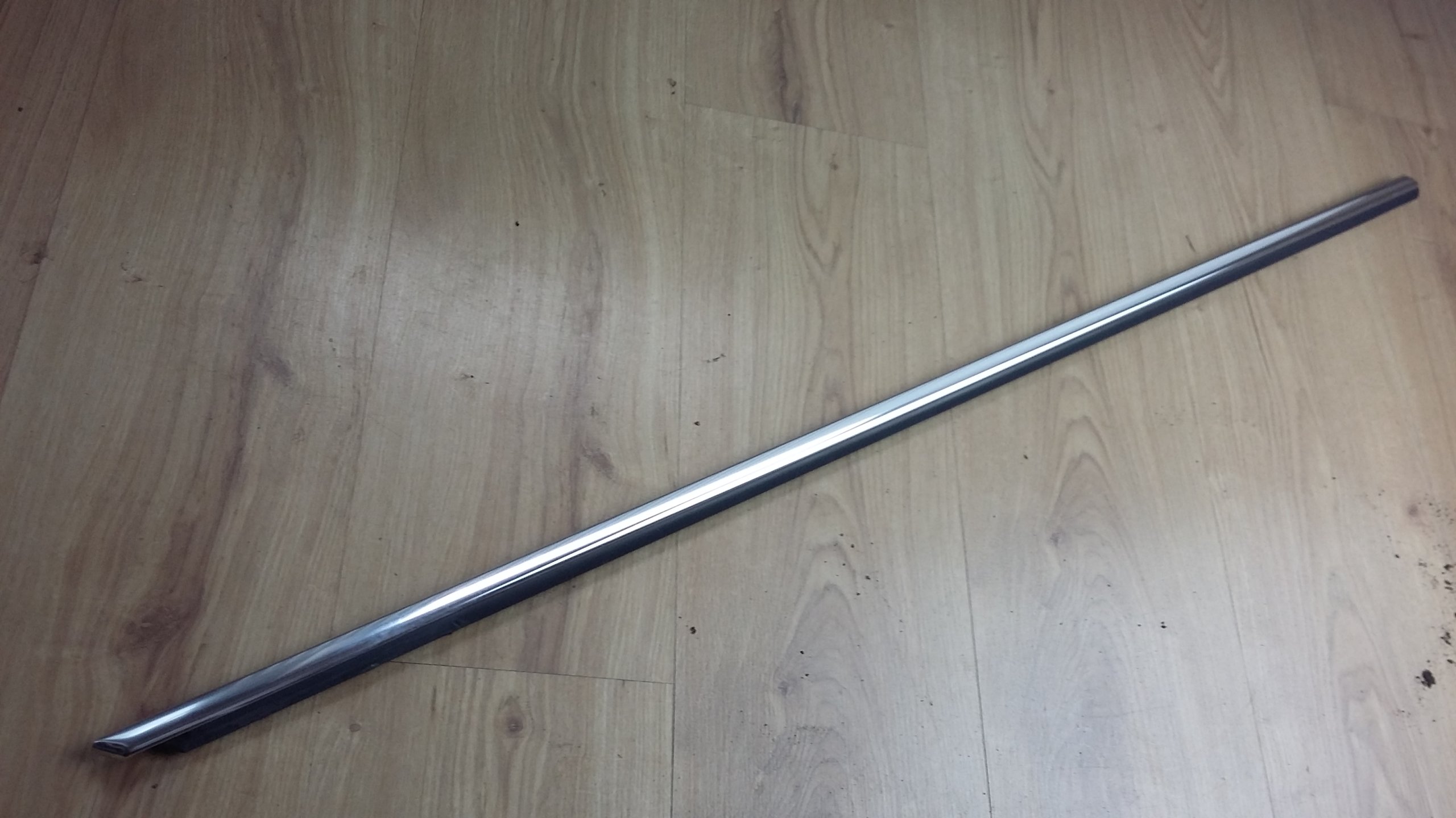 LISTWA ZGARNIAJĄCA PRAWA P VW PASSAT B5 3B0837478E