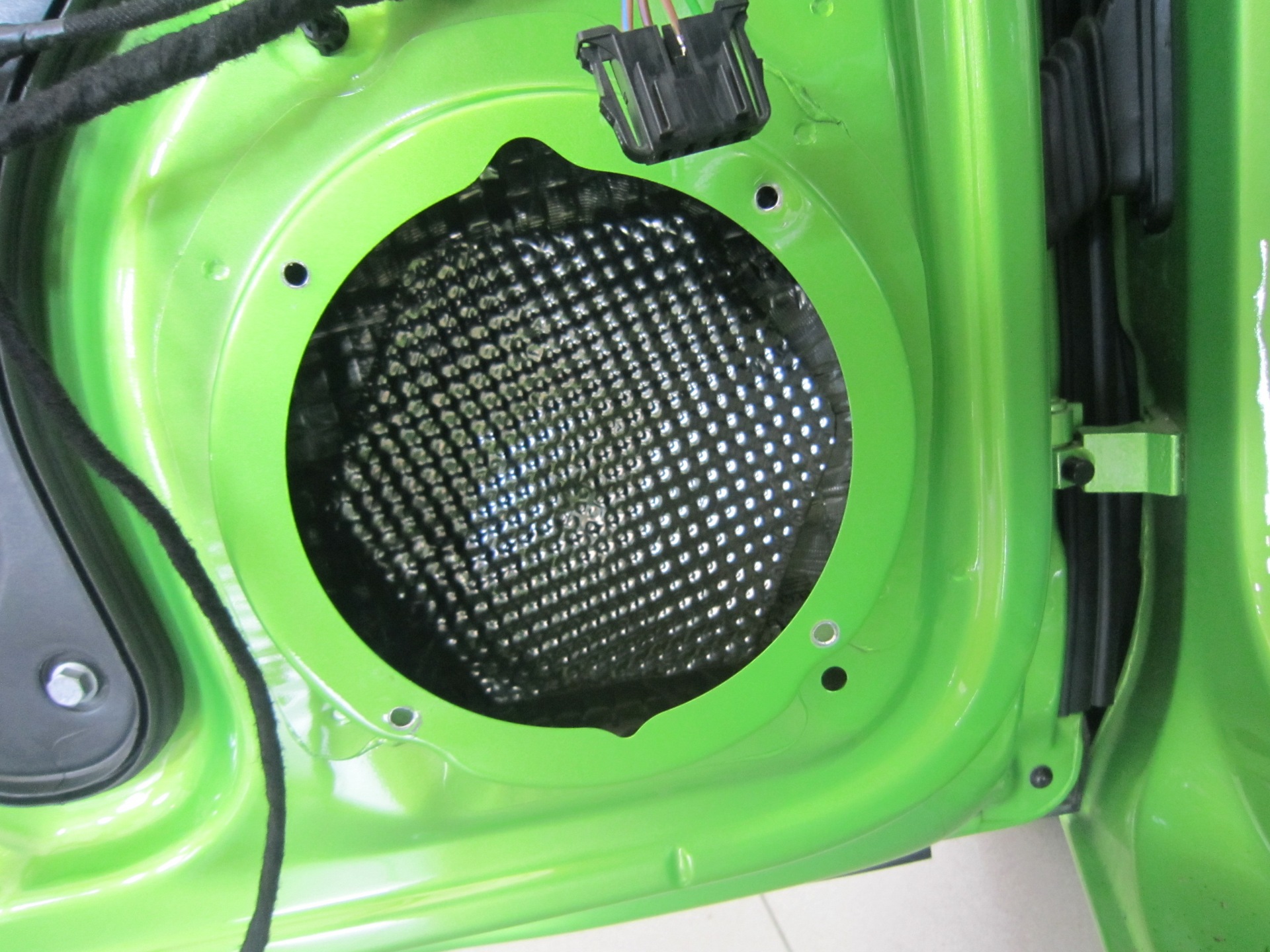 StP CRYSTAL MATY WYGŁUSZAJĄCE ZA GŁOŚNIK CAR-AUDIO panele czysty dźwięk Model Crystal Premium