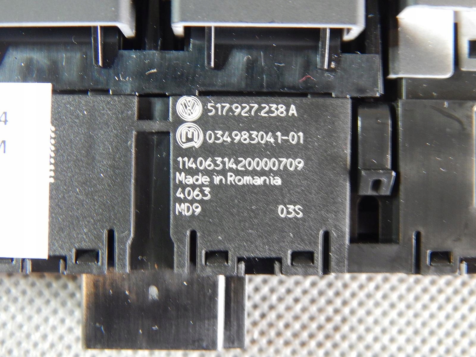 VW GOLF SPORTSVAN PANEL PRZYCISKOW 517927238A