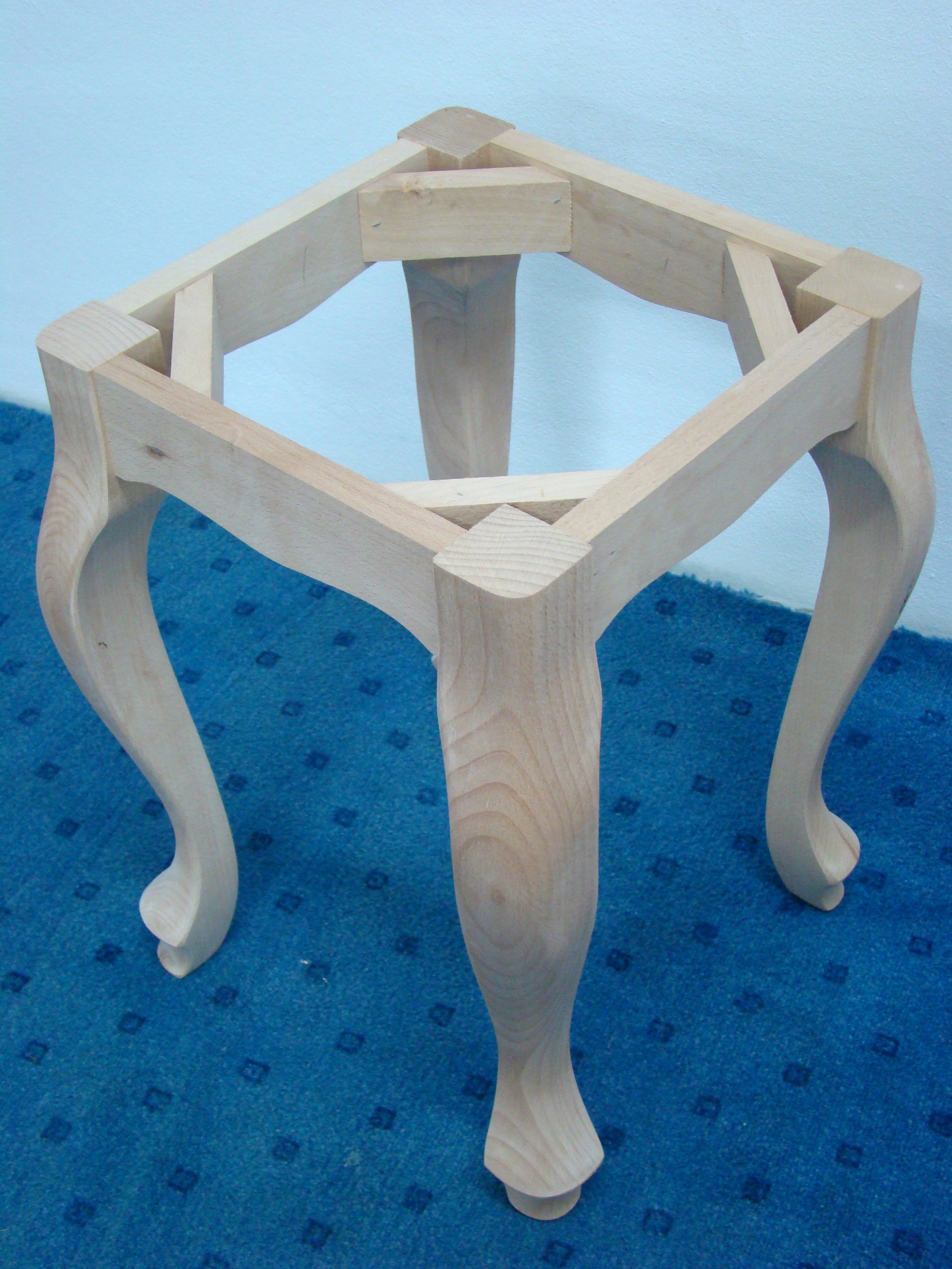 

Taboret, pufa, stelaż Na Nogach Ludwik drewnianych