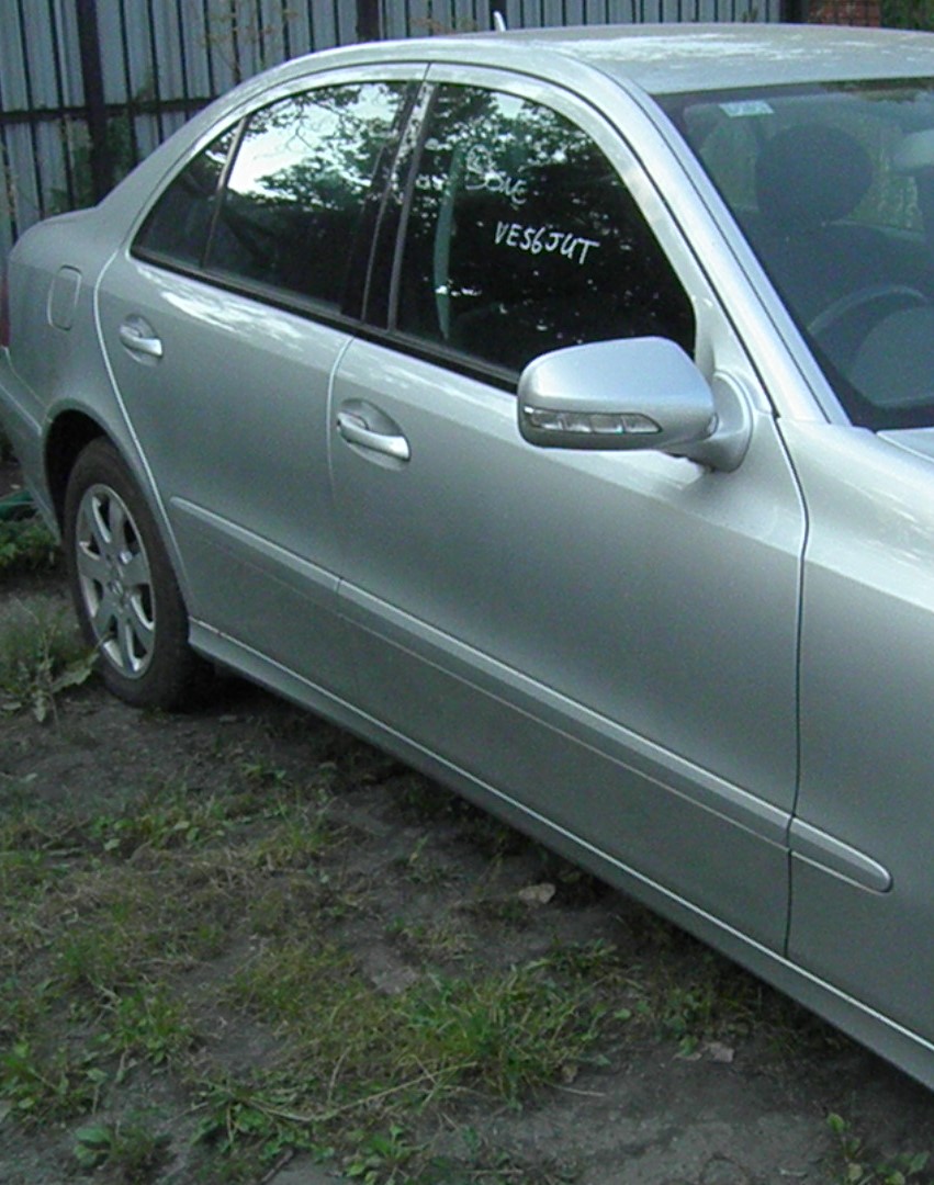 MERCEDES W211 DRZWI PRAWE TYŁ GOŁE LAK 775 ŁADNE