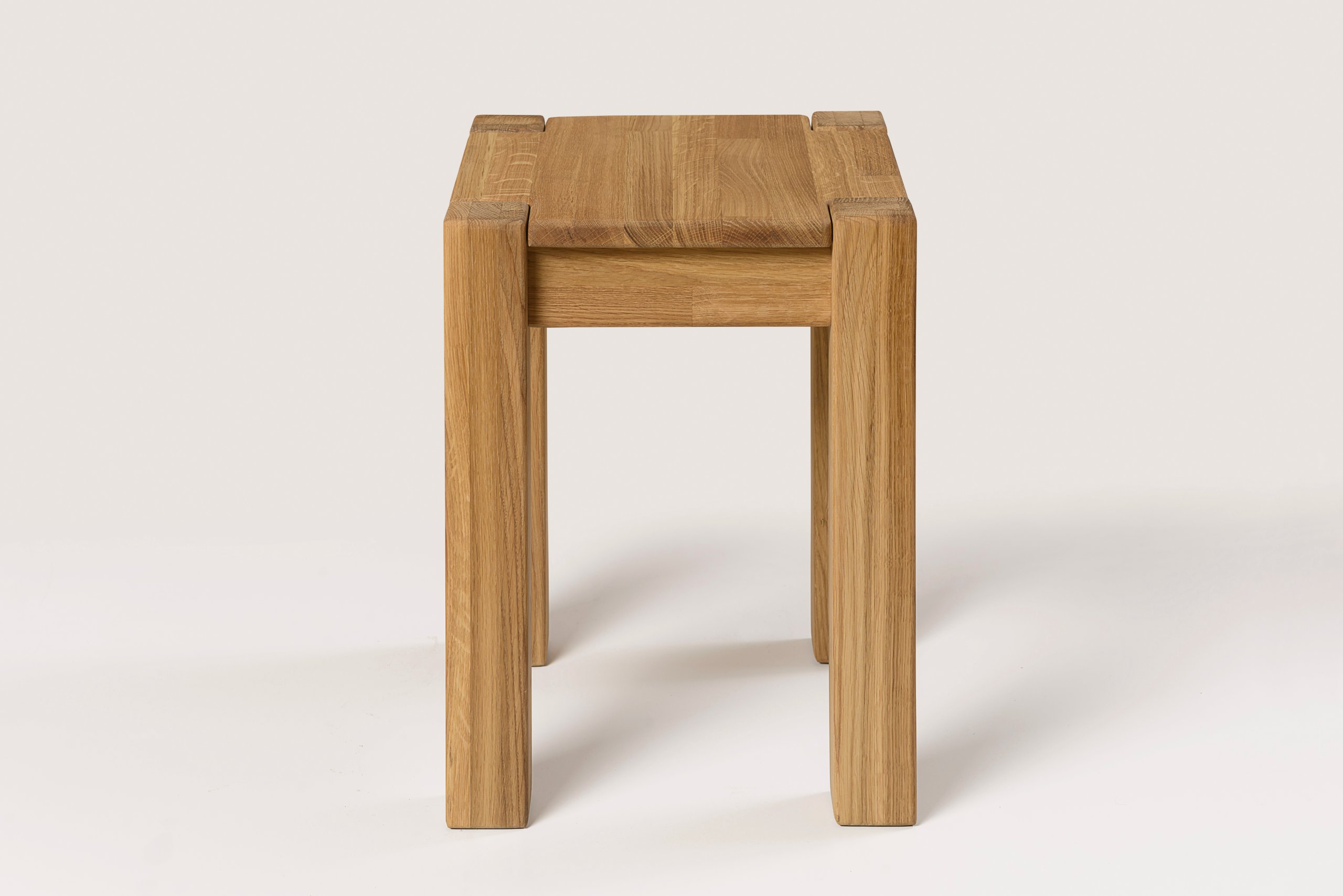 Taboret dębowy 34x34xh45 cm, solidne lite drewno Materiał drewno