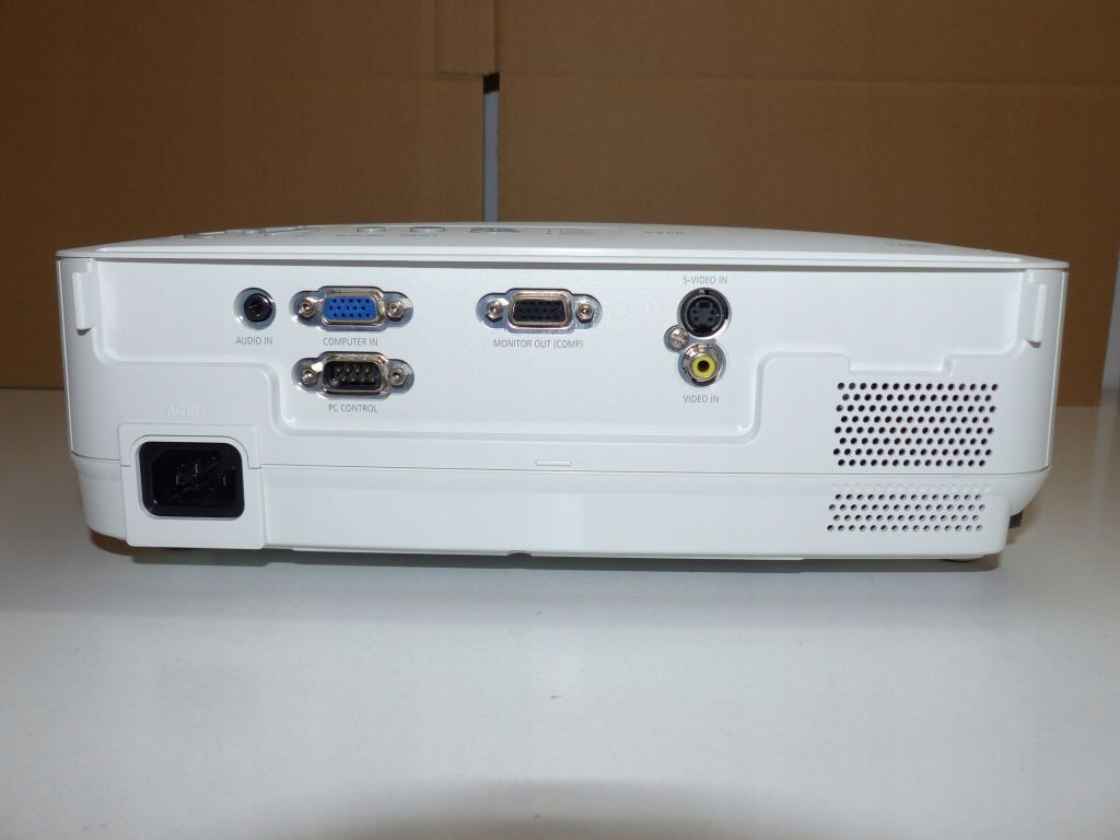 PROJEKTOR RZUTNIK NEC V260 2600 ANSI DLP 2000:1 Technologia wyświetlania DLP