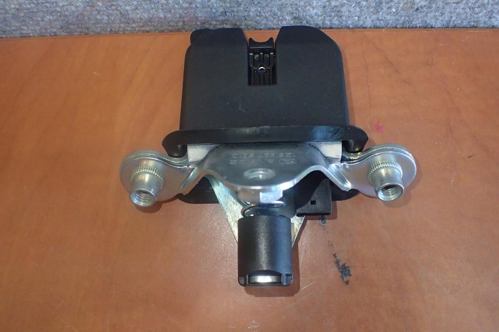lock bonnet SKODA OCTAVIA II sedan 1Z5
