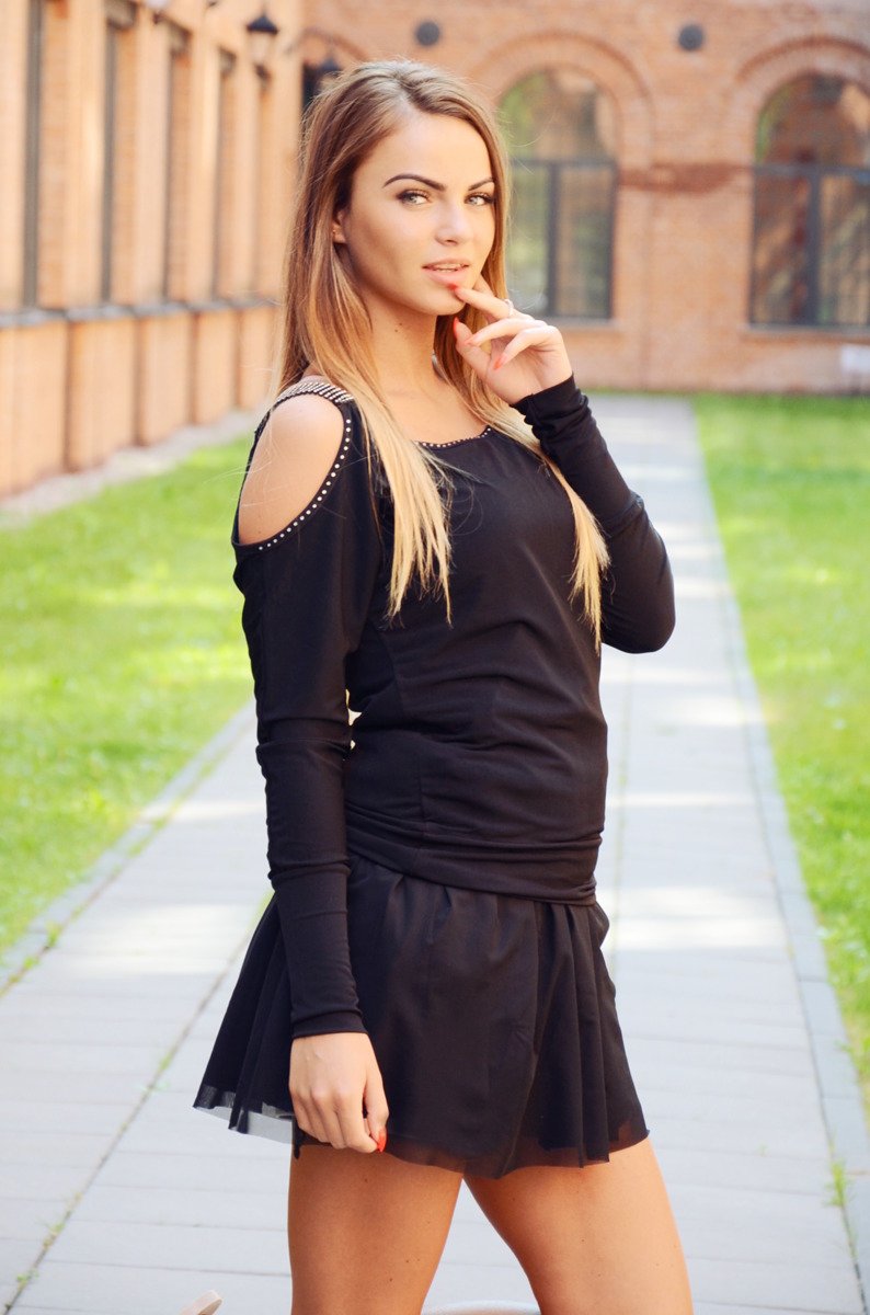 

Modna Bluzka Ozdobiona Dżetami Kwestia_stylu