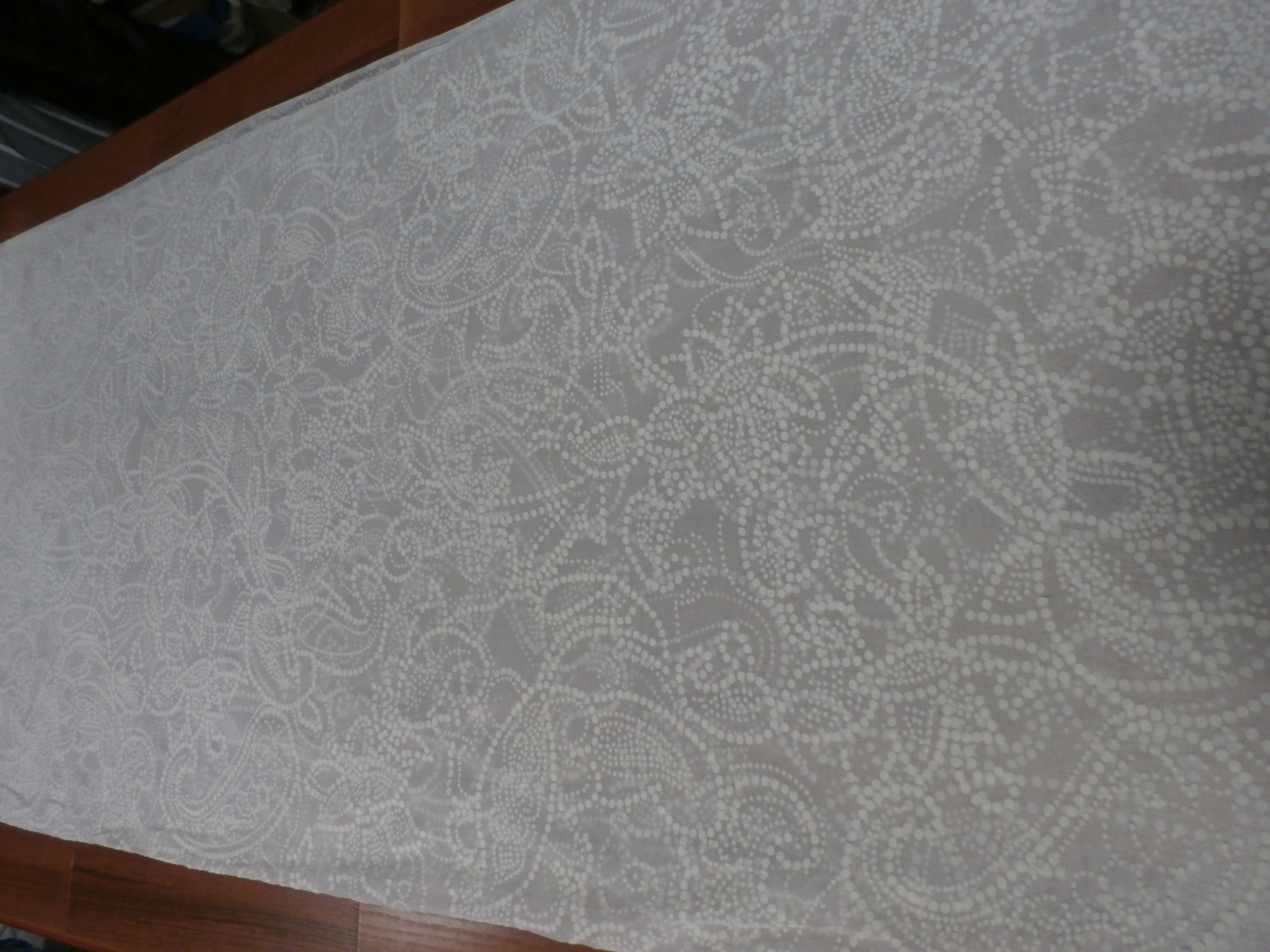 krémový hedvábný šifon vzorem z flocku