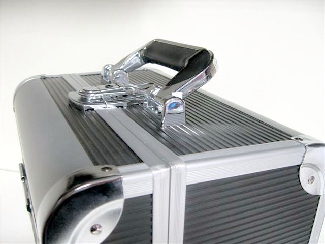 KUFEREK NA KOSMETYKI LAMPĘ KOSMETYCZNY FRYZJERSKI WALIZKA Wysokość produktu 21 cm