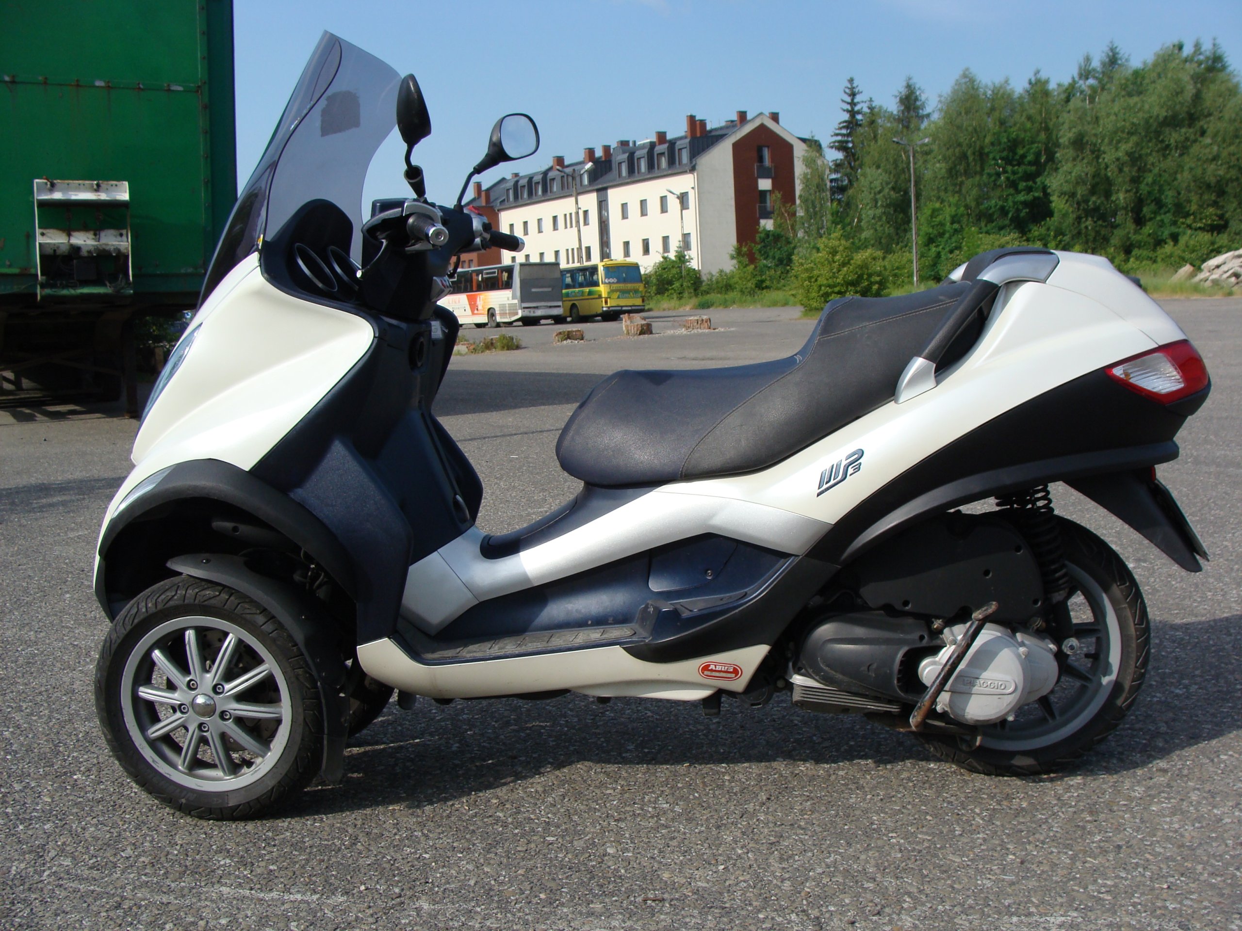 piaggio mp3 hybrid