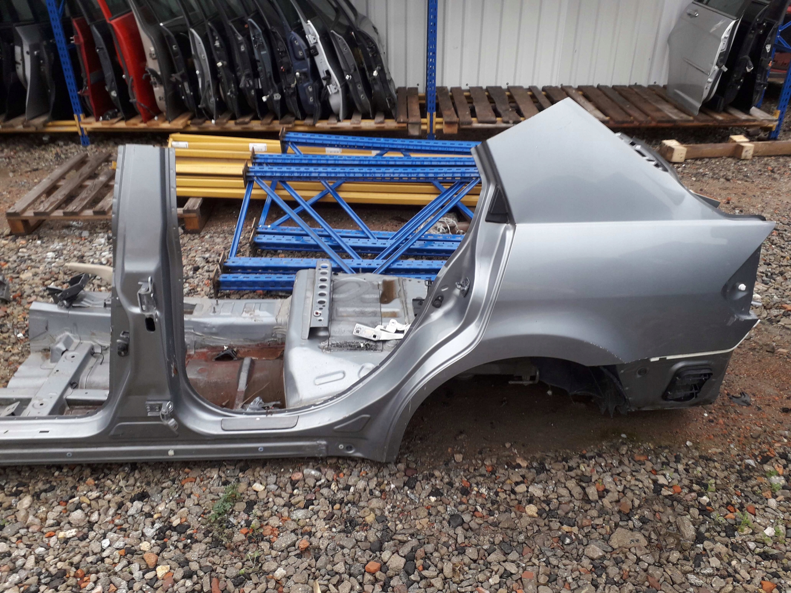 BŁOTNIK LEWY TYLNY NISSAN TIIDA SEDAN