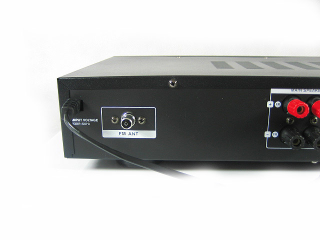 ZESTAW KARAOKE 600W MIKROFONY BEZPRZEWODOWE +KABLE Moc wyjściowa 4Ω 40 W