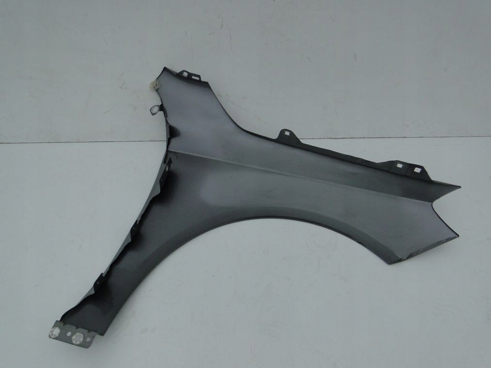 MERCEDES A KLASA W176 176 BŁOTNIK LEWY PRZEDNI Kolor szary