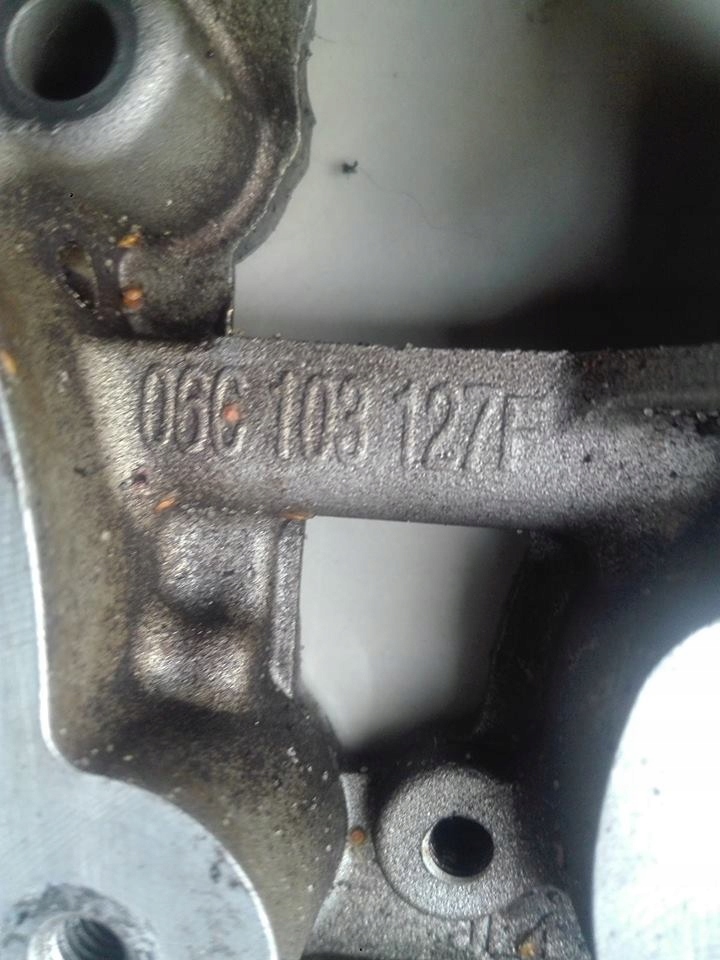 AUDI 3.0 ASN РАМА ОСНОВАНИЕ ВАЛА 06C103127F