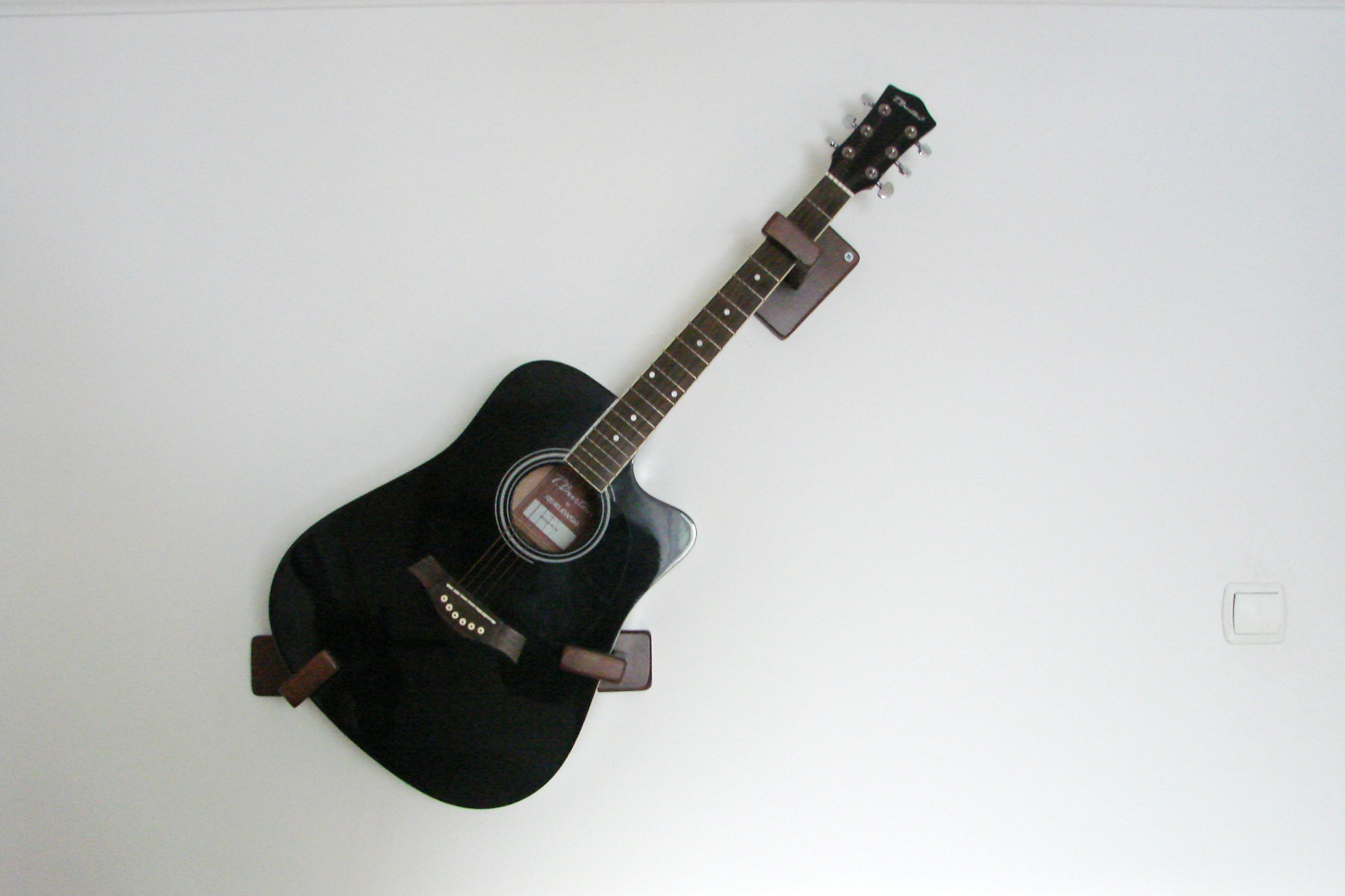 Uchwyt na gitarę wieszak hak drewniany ukulele Marka inna