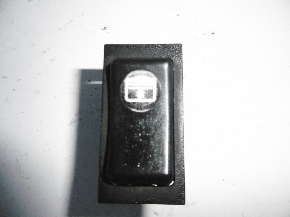 PRZEŁĄCZNIK ROLETY RENAULT MAGNUM Producent części Renault OE