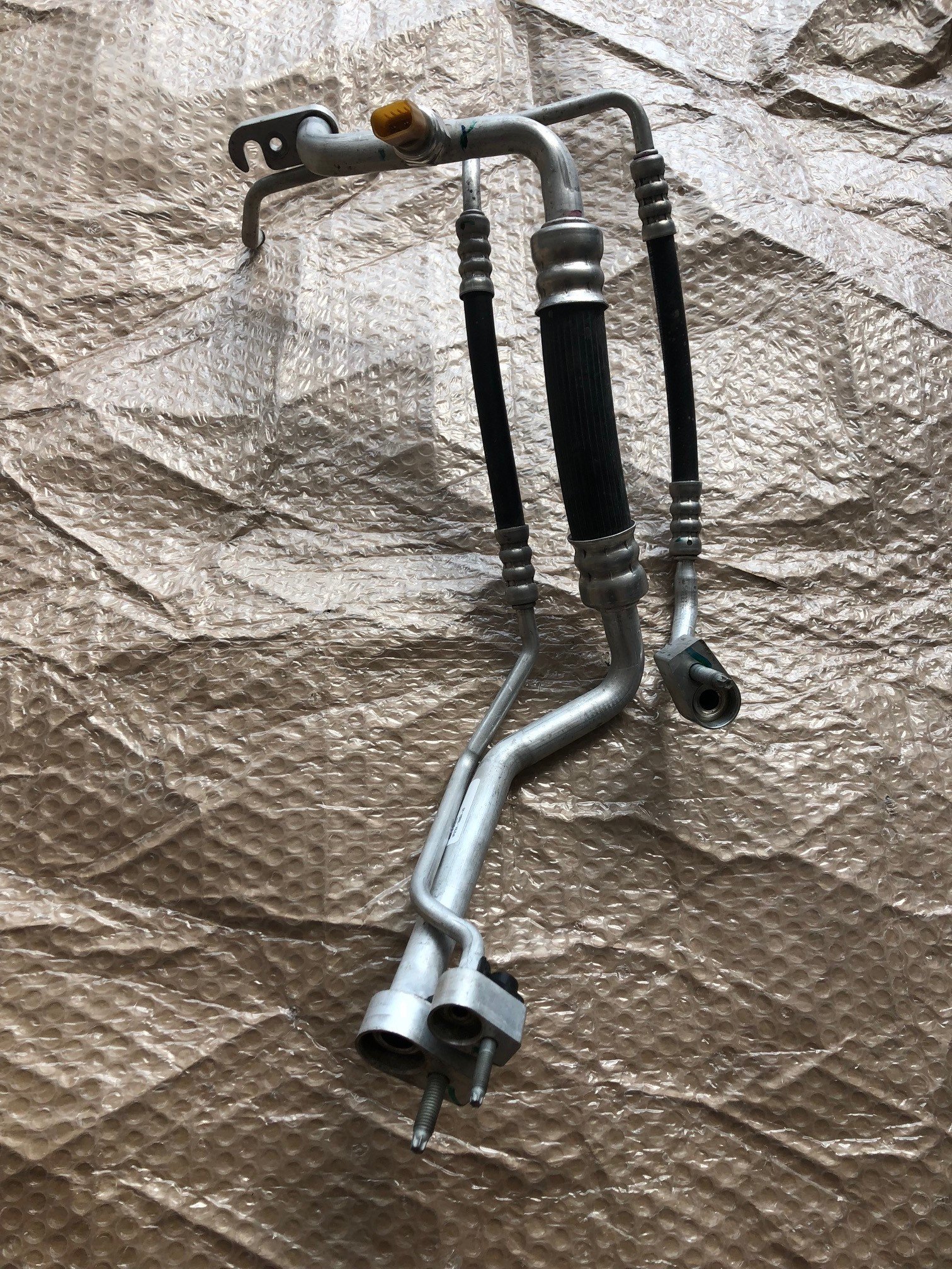 Тесла Модель X шланг кондиционера 105466400d