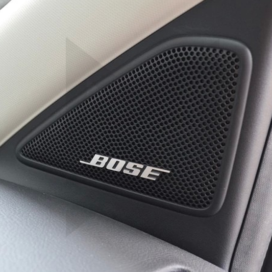 Bose авто. Автомобильная акустика Bose. Динамики Bose машина q7. Колонка Audi a7 Bose. Audi s1 решетка динамика Bose.