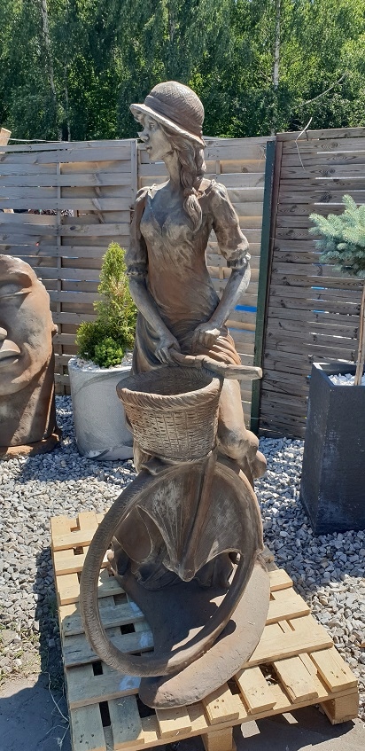 FIGURKA BETONOWA - LADY / DAMA NA ROWERZE Producent inna