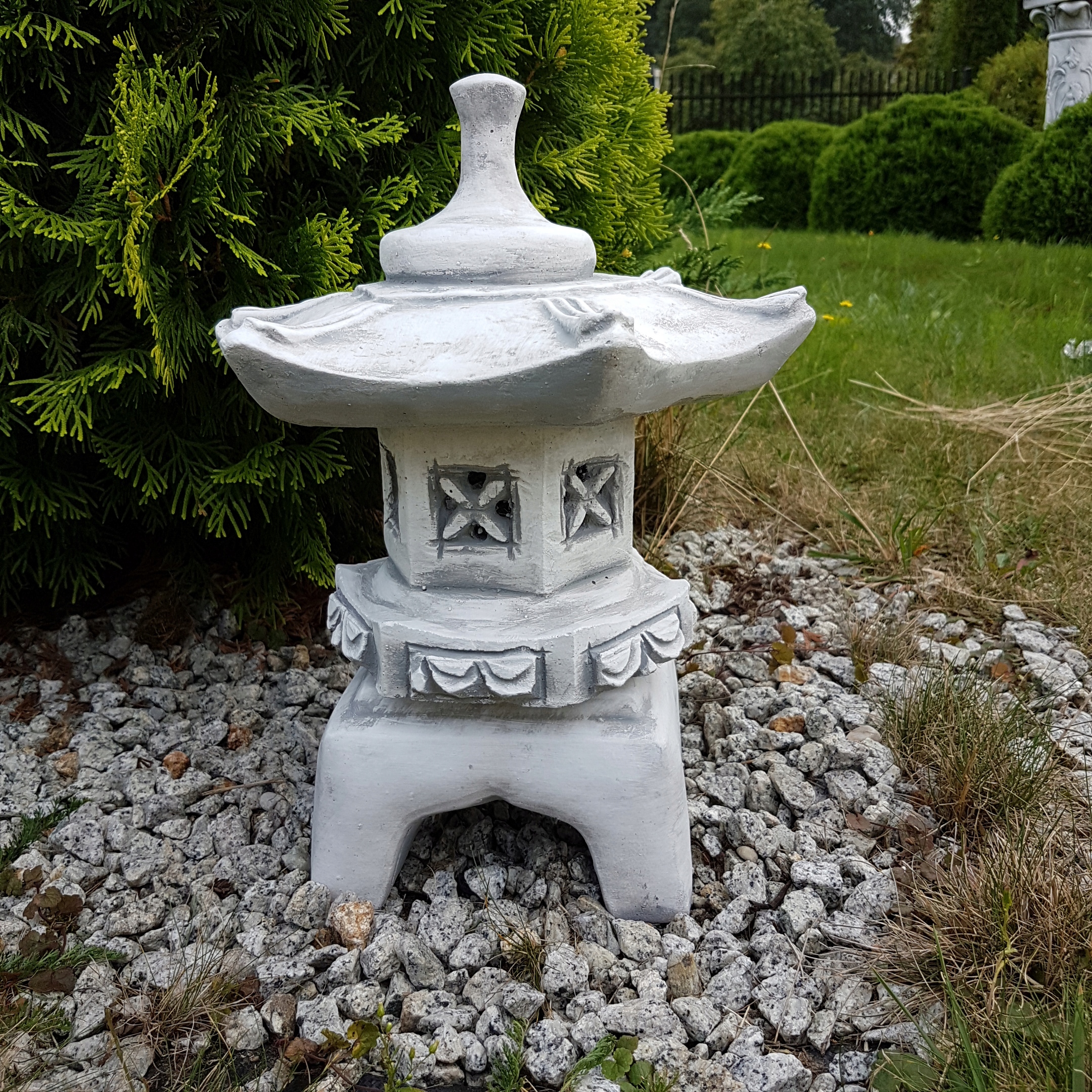 Figury figurki ogrodowe betonowe lampa pagoda Producent inna