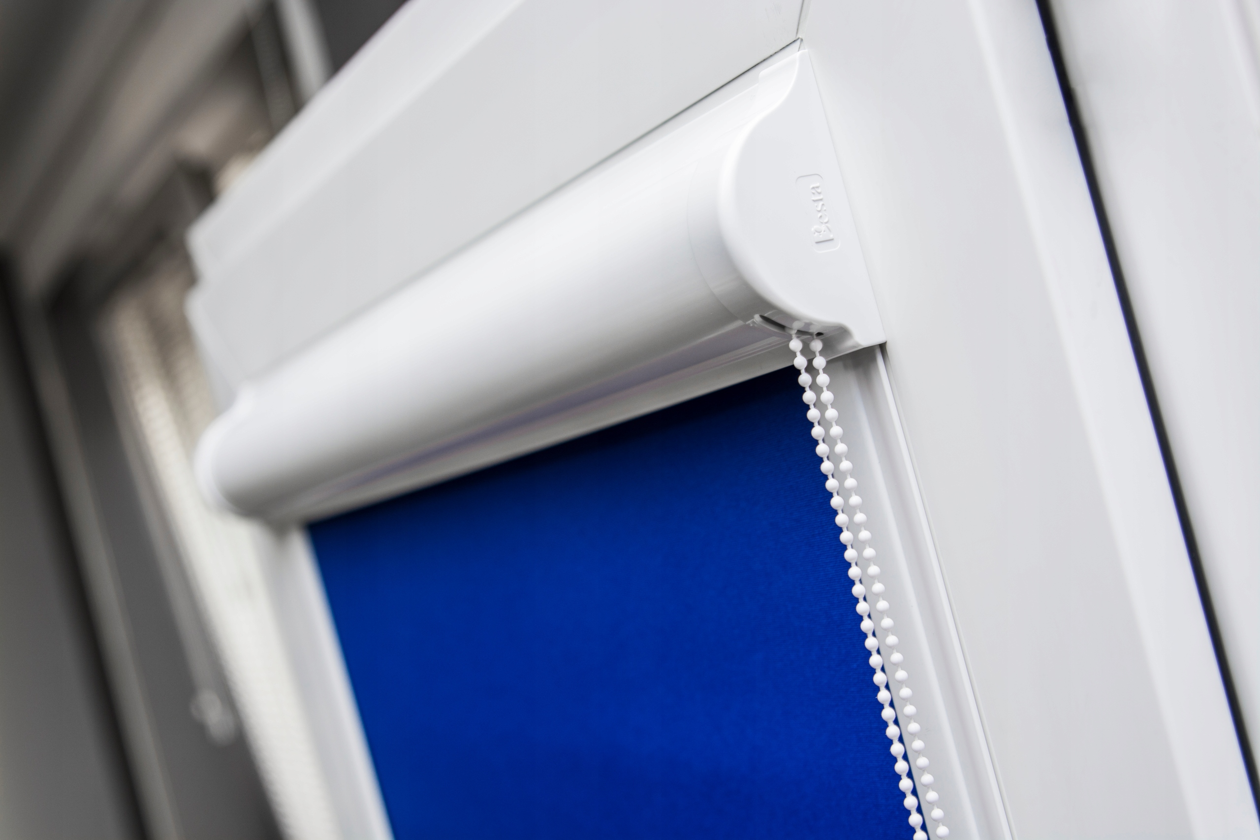 ROLETY WEWNĘTRZNE W KASECIE Z PROWADNICAMI 95x150 Wzór gładki