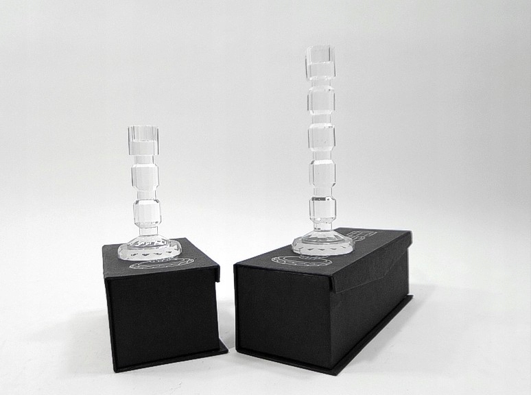 ŚWIECZNIK SZKLANY ELEGANCKI I STYLOWY 23cm (8970) Kolor przezroczysty