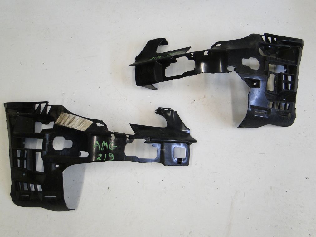 MERCEDES CLS W219 219 RAMA ZDERZAKA LEWA PRAWA AMG Installation side Front