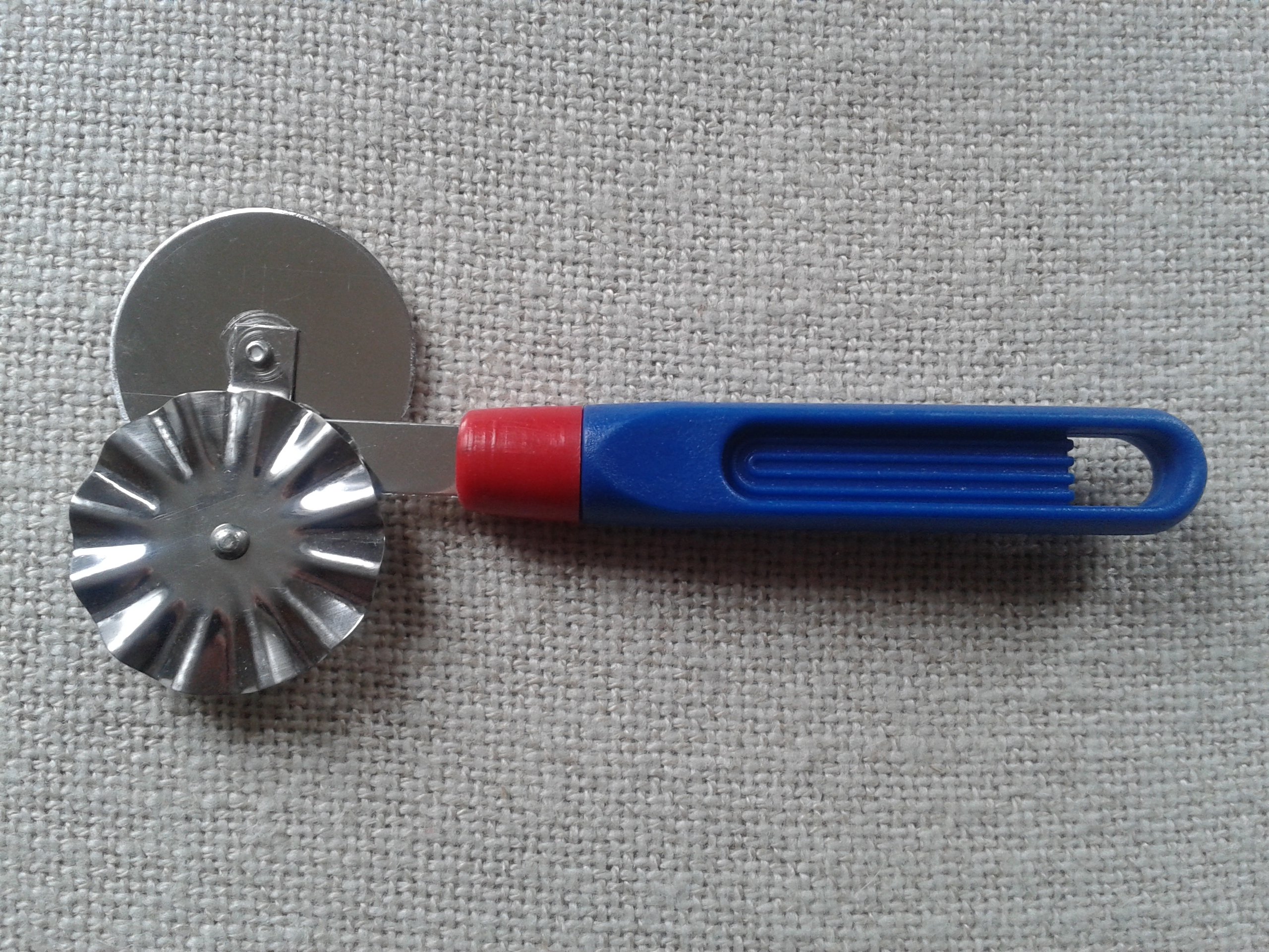 PODWÓJNE RADEŁKO NÓŻ DO CIASTA FAWORKÓW CHRUSTU Kod producenta 026