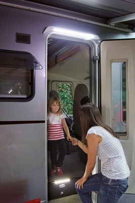 LAMPKA LED OSWIETLENIE DRZWI PRZYCZEPY KAMPERA 12V Part number 15596